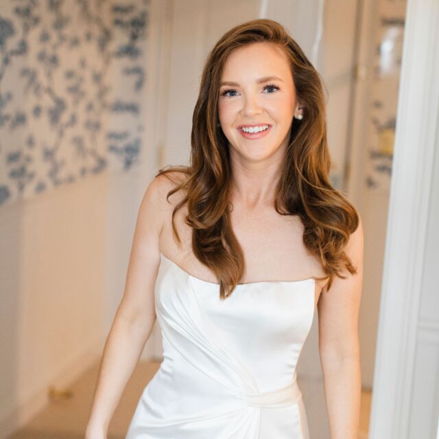 A natural tan with a classic, elegant glam to match — name a better duo 🤍

Kiley looked like a dream on her wedding day! We used (Cappuccino) to give her skin a nice, sun-kissed glow, while keeping the makeup neutral and simple. Our goal was to enhance her natural features with an end result that looked fresh and youthful.

Makeup: @proradiance 
Hair: @julierosebeauty 
Photog: @mollyslater.co 

#bridalmakeup #spraytans #bridetobe #2024bride #2025bride #rhodeislandweddings